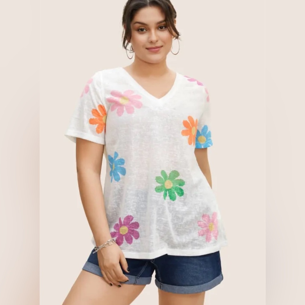 BloomChic NWT‎ T-Shirt White Floral Print Short Sleeve V Neck Casual Top 12